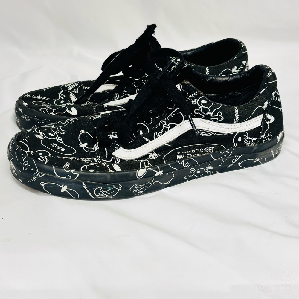 Vans Black & White Graphic Old Skool Sneakers - Picture 3 of 10